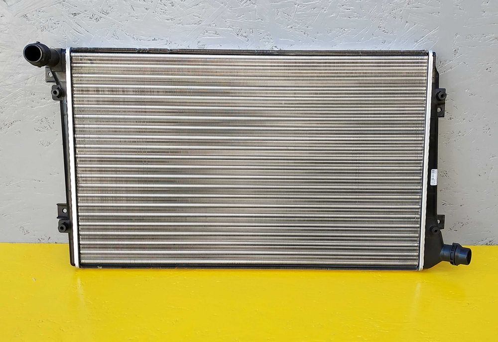 Решотка Заглушка в бампер на Volkswagen Caddy Фольксваген Кадди 04-10р