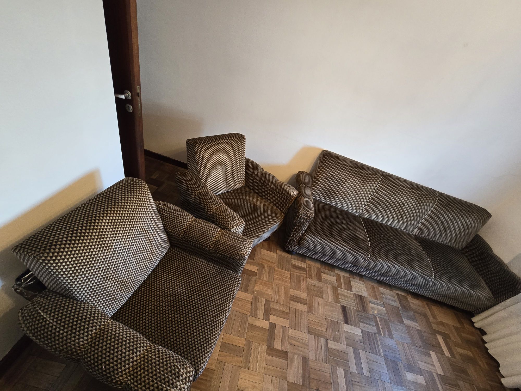 Sofa cama e poltronas