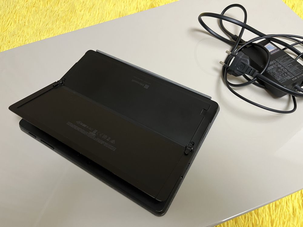 Microsoft Surface Go 3 Lte Core i3  8/128 + Surface Keyboard