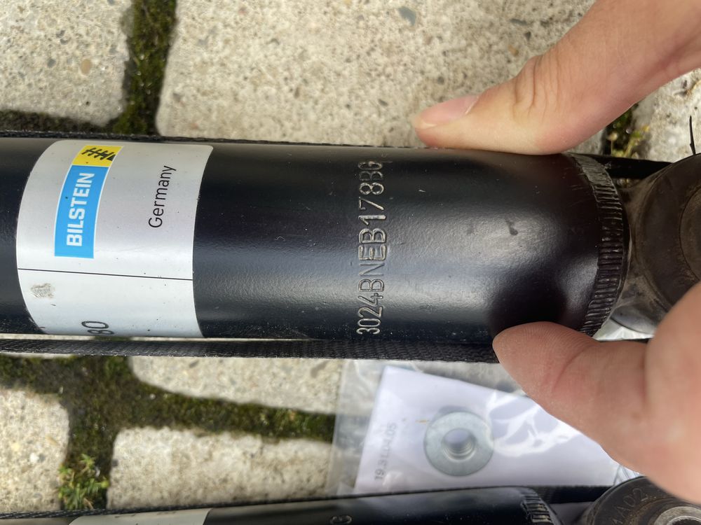 Оригінальні німецькі задні амортизатори Bilstein для Ford Fiesta МК6
