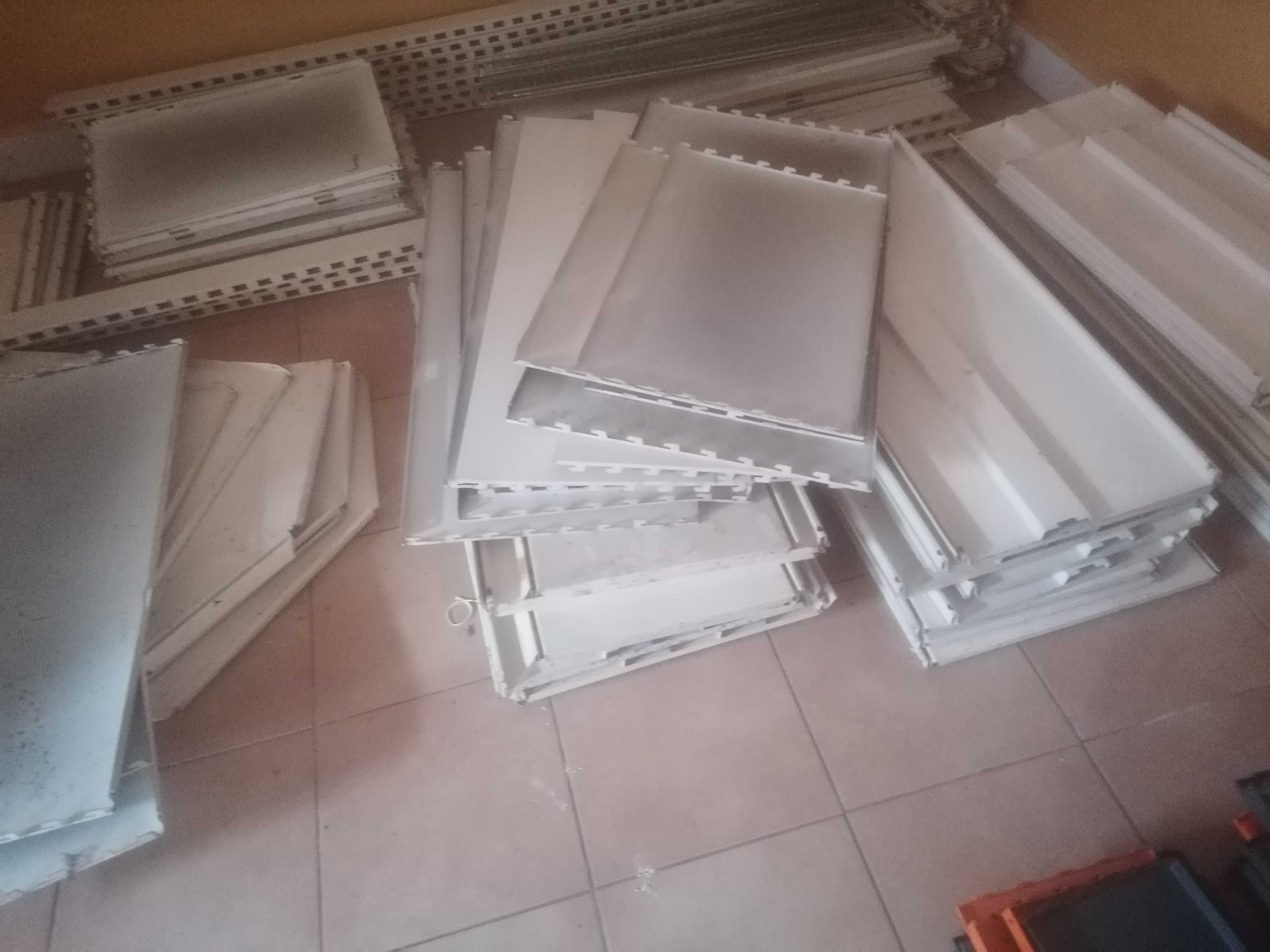Nowe regały mag.. 2.2 m wysokości, 1 m szerokość. 1 szt. 250 zł.
