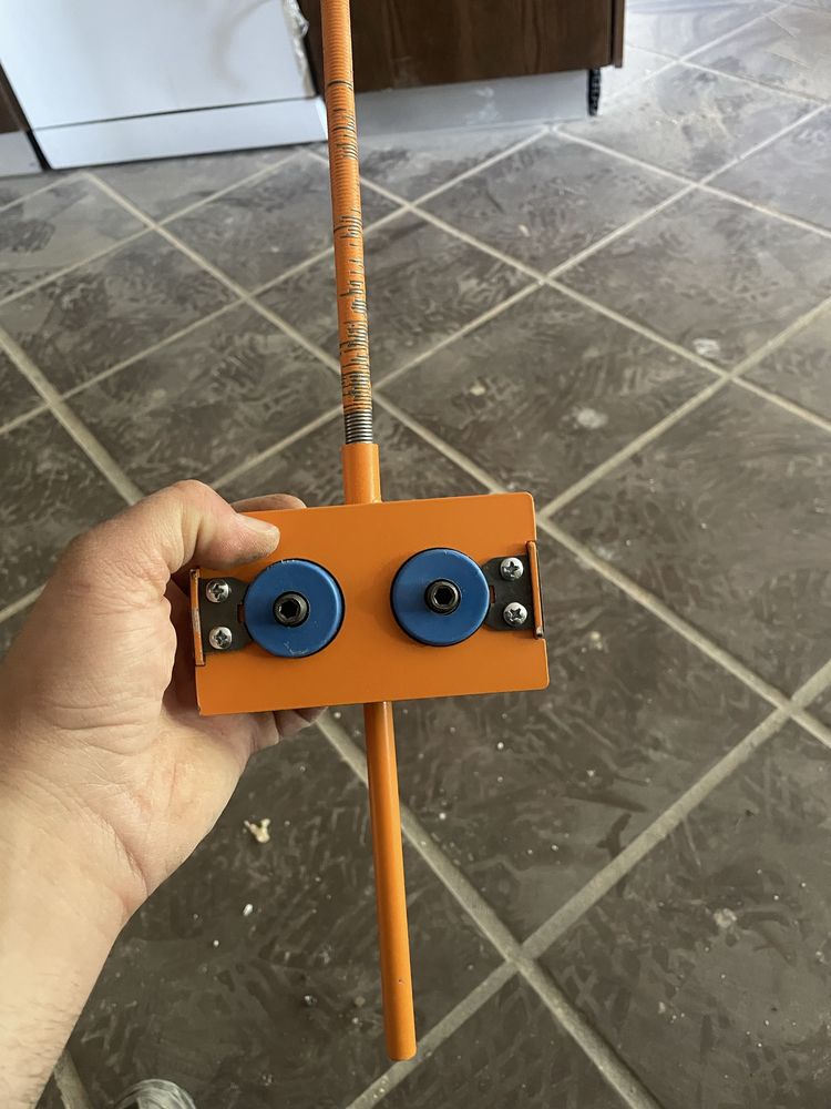 Maquina de enfiar fio autumatica