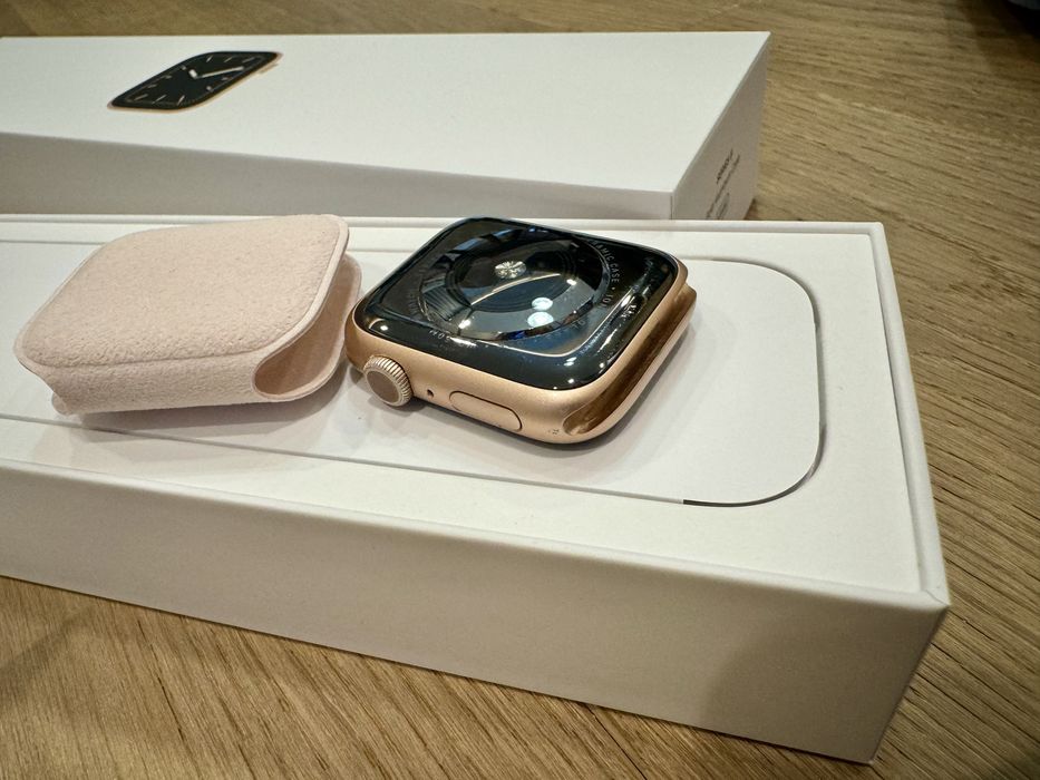 Apple Watch Series 5 44 mm Pink Sand