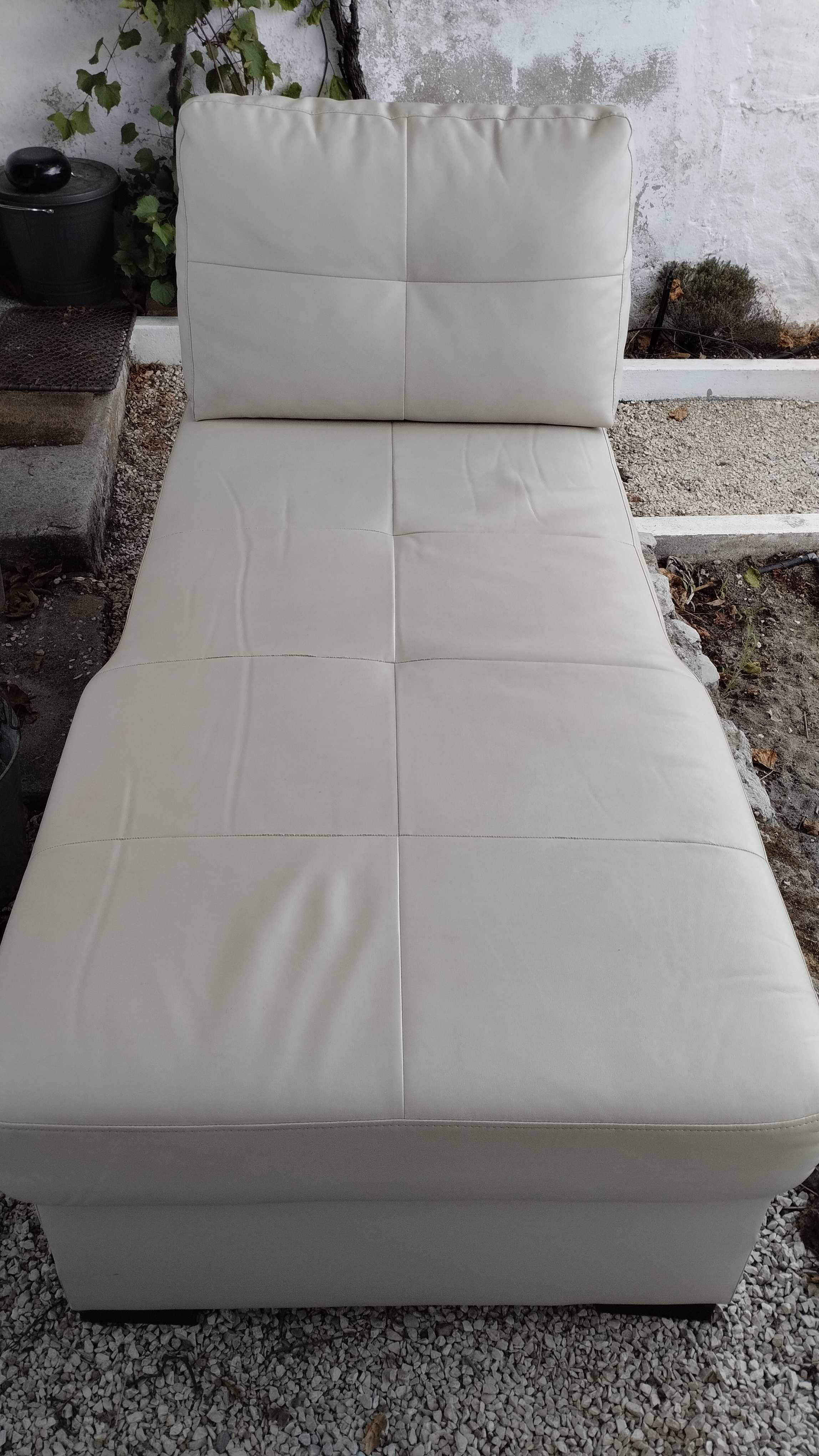 Chaise longue IKEA com arrumação