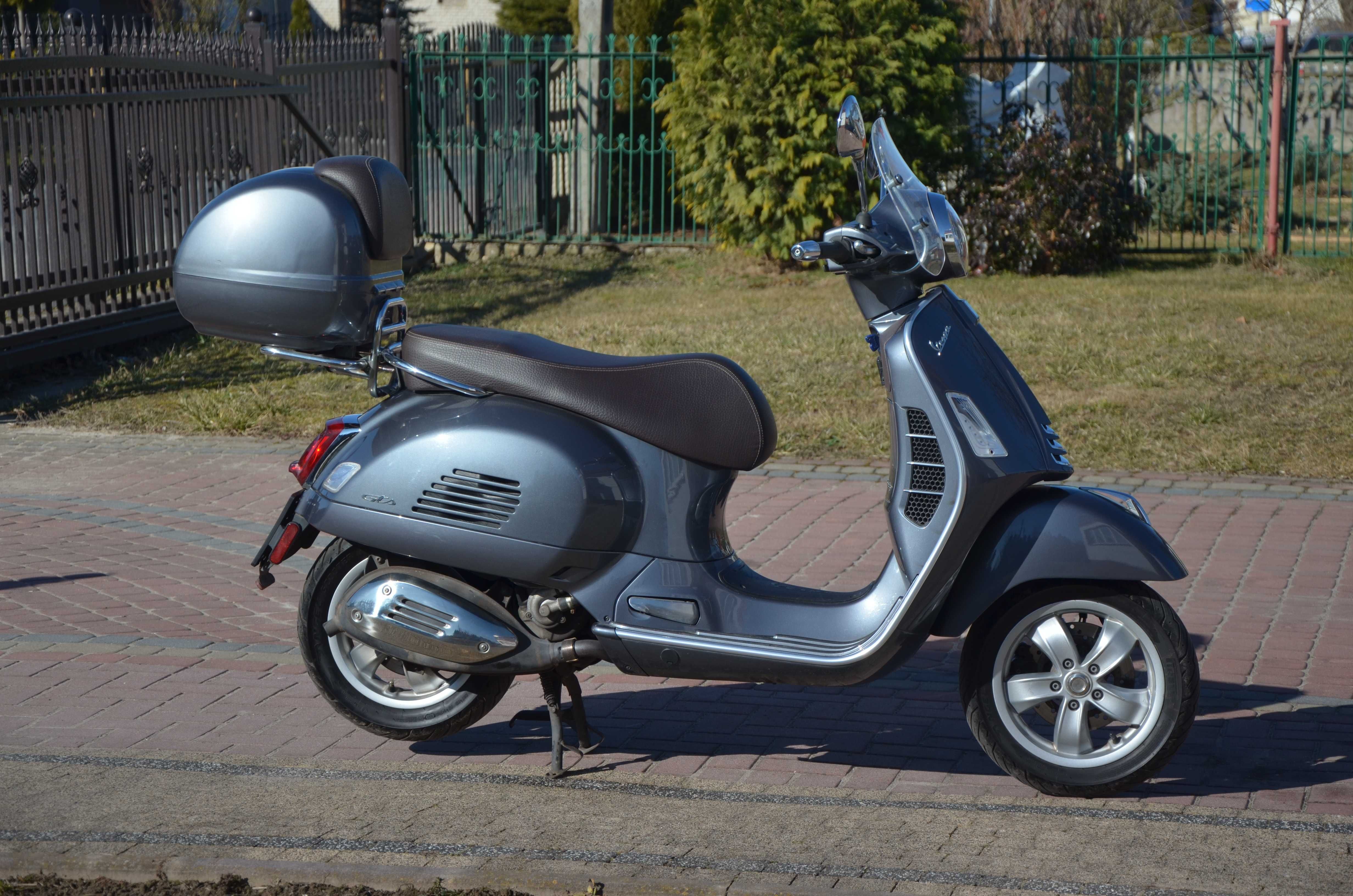 vespa piaggio gts 300 rok 2021