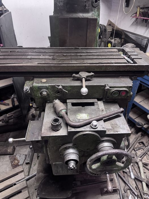 Фрезерний верстат, станок