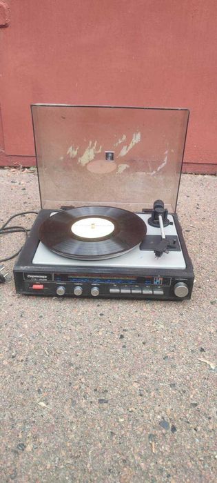 Проигрыватель-радиола Серенада РЗ-209, рабочий, виниловые пластинки