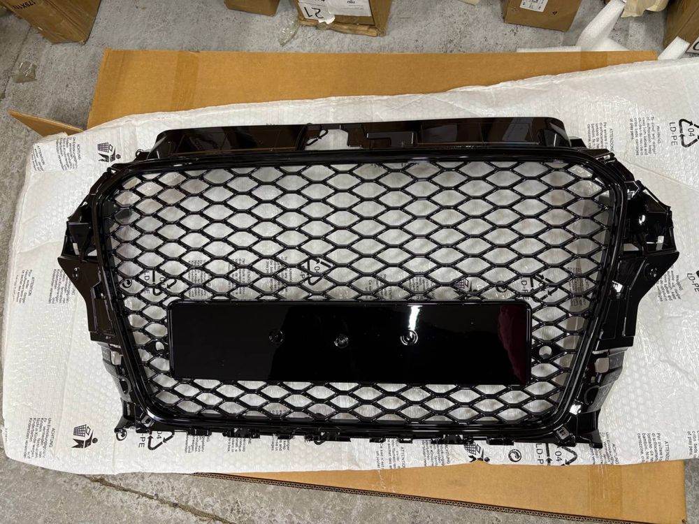 Решетка Audi A3 8V 2012-2016 RS Ауди А3