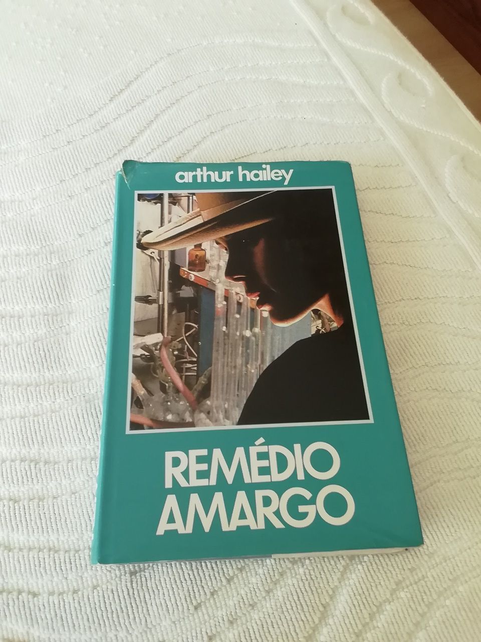 Remédio Amargo de Arthur Hailey, usado