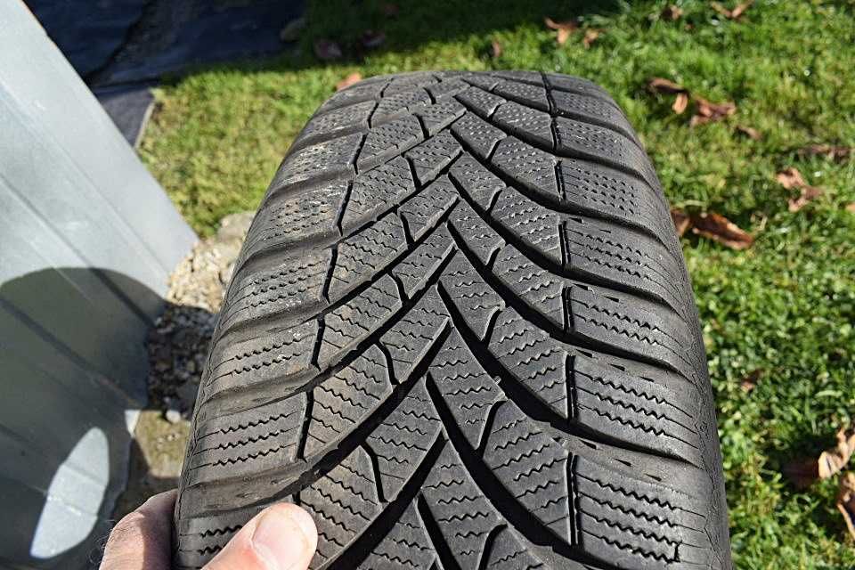 Sprzedam4 felgi aluminiowe ALUTEC 16  5x114,3  z oponami zimowymi