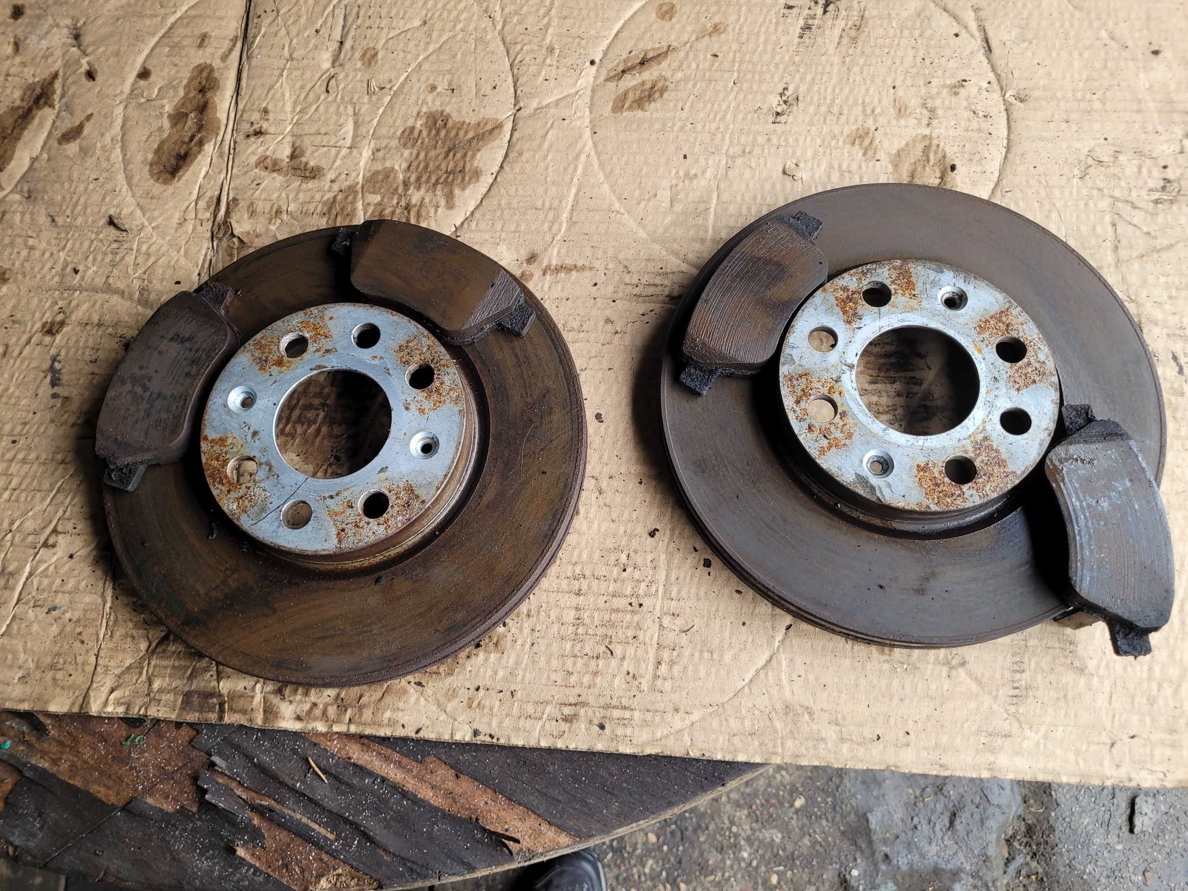 Tarcze przód przednie klocki hamulcowe OPEL CORSA D 1.2 1.4