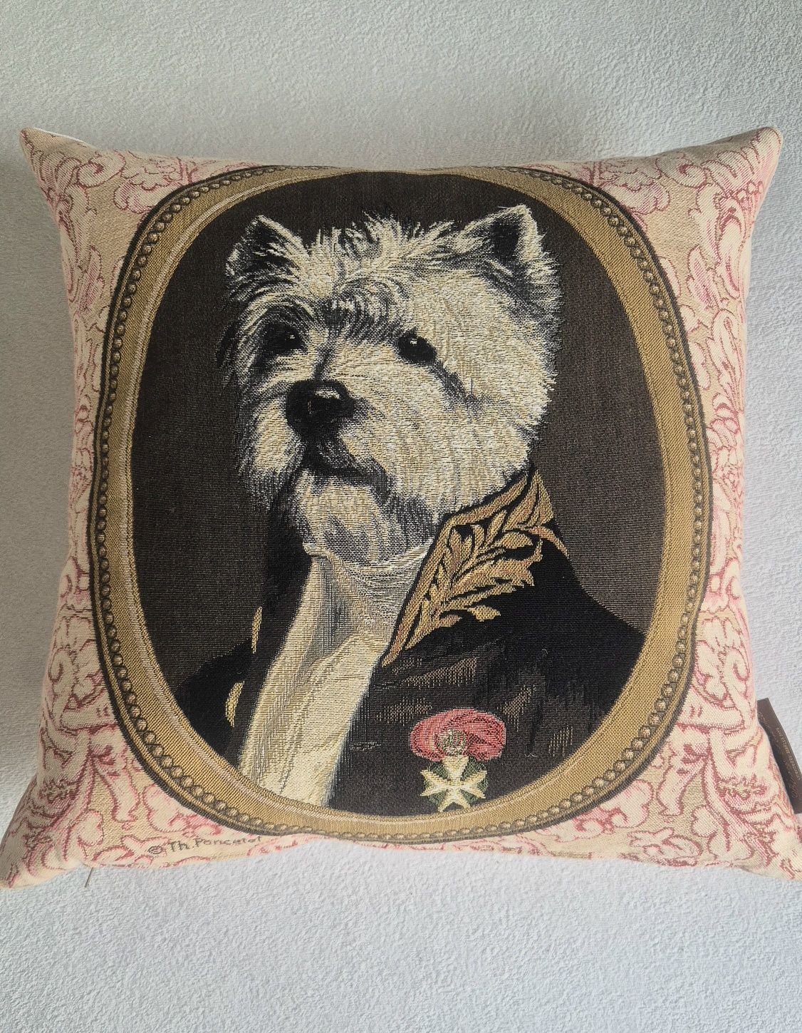Poduszka pies różowa gobelinowa  Thierry Poncelet IX 45×45