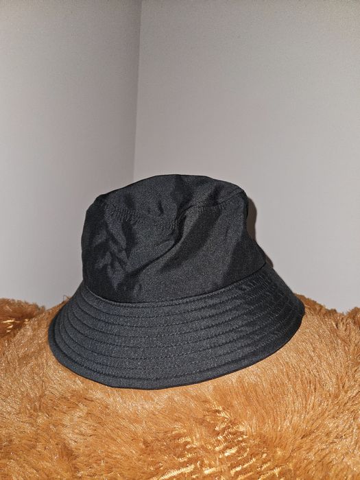 Czarny kapelusz/czapka typu bucket