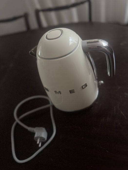 Chaleira SMEG Creme