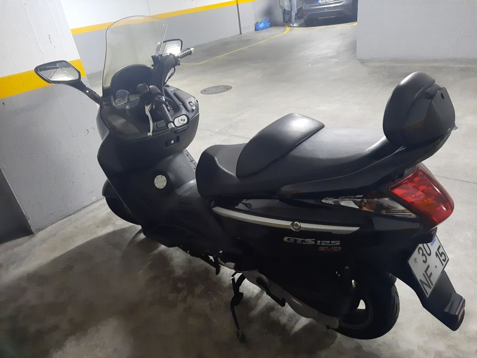 Scooter Sym 125 cor preta