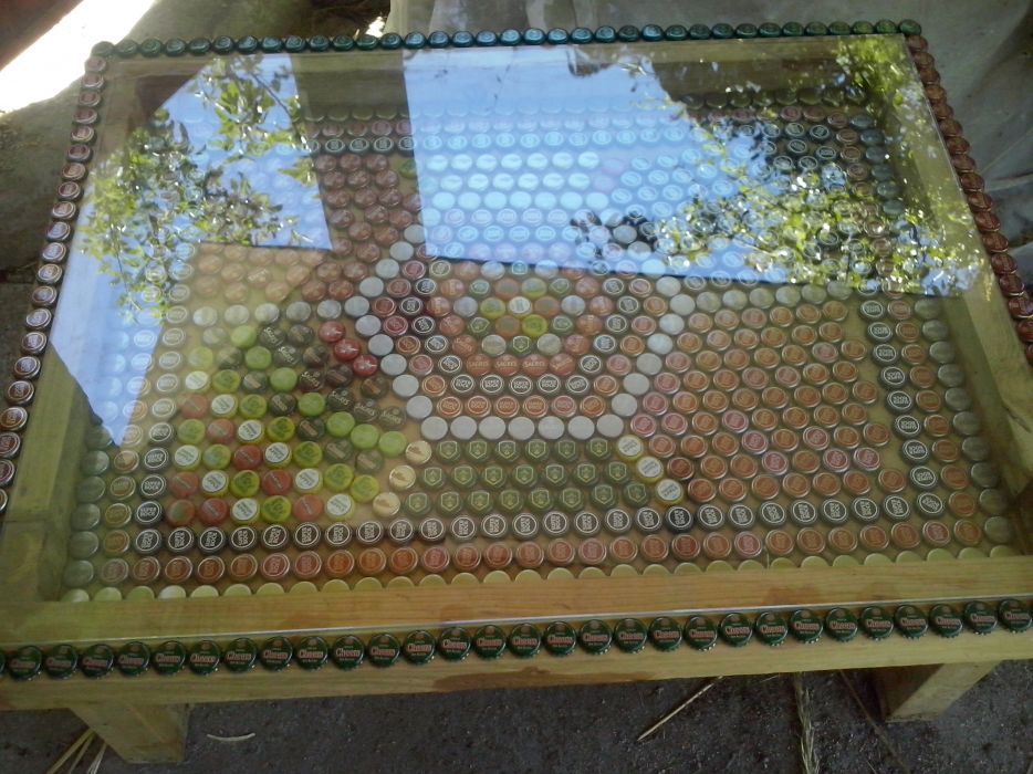 Mesa de estar,decorada de caricas