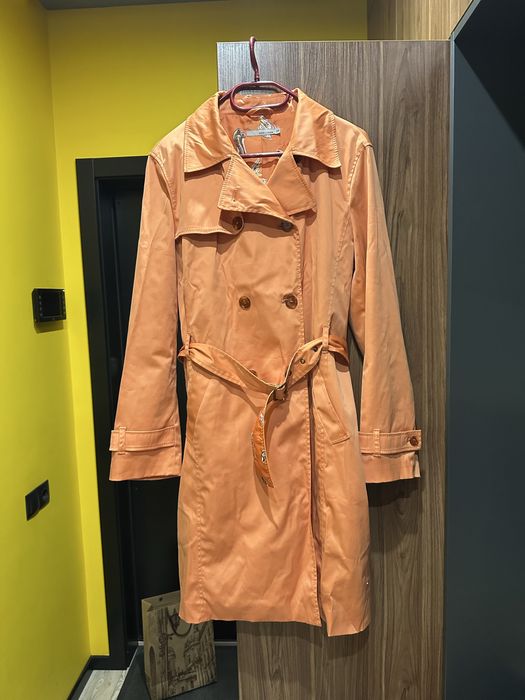 Яскравий тренч, 38р