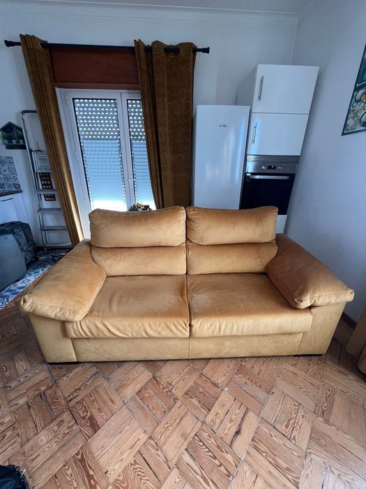 Sofá aveludado laranja (Dois Lugares)