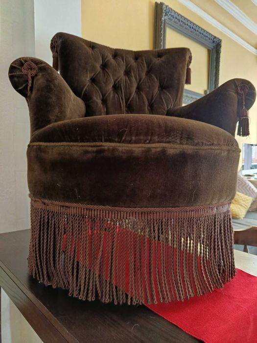 Sofá pequeno "senhorinha" em muito bom estado.