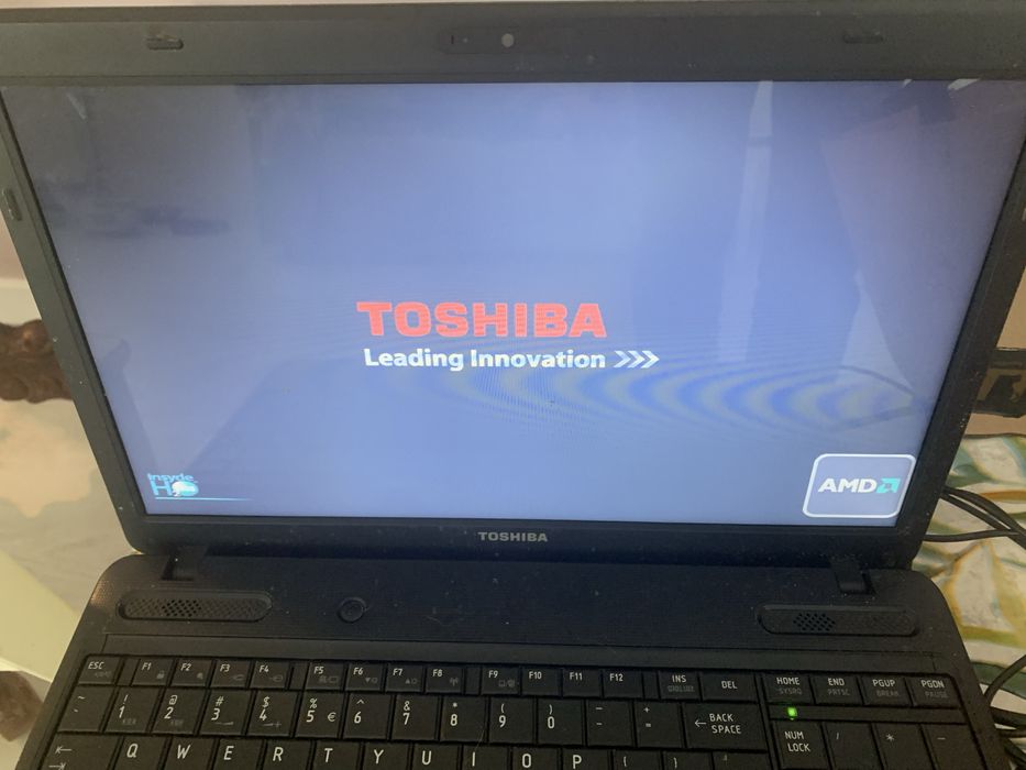 Laptop toshiba 8 gb pamiec ram - do przegladania internetu