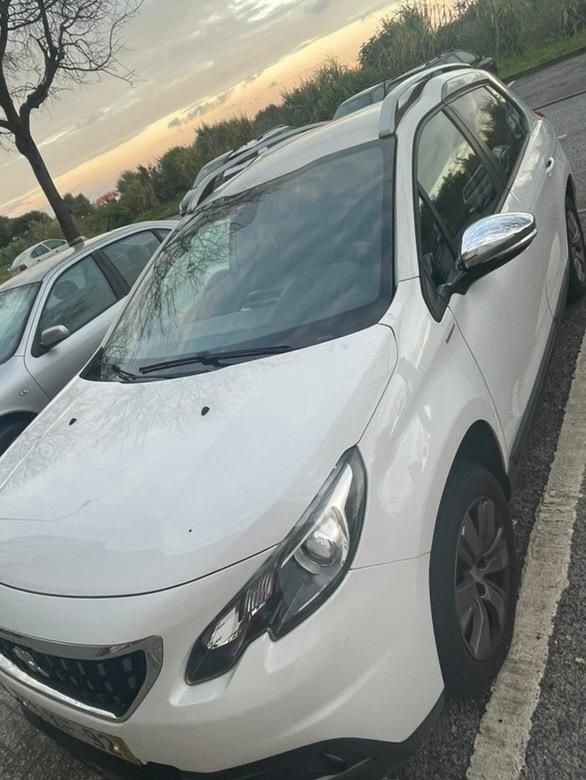 Carro Peugeot 2008
