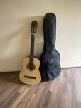 Pokrowiec na gitarę z gitara