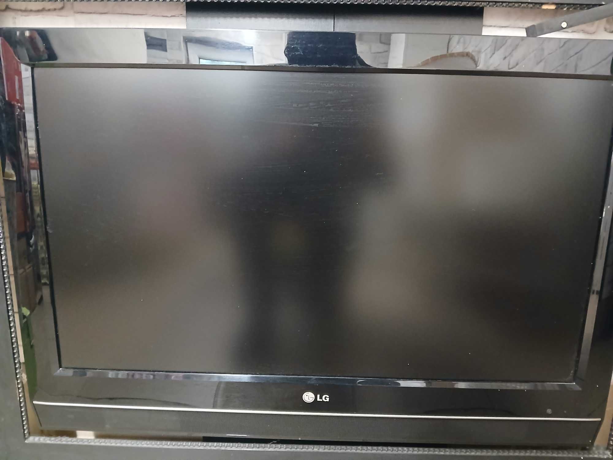 telewizor LG 32 cale 2008r. model: 32LC52 + dekoder i kable
