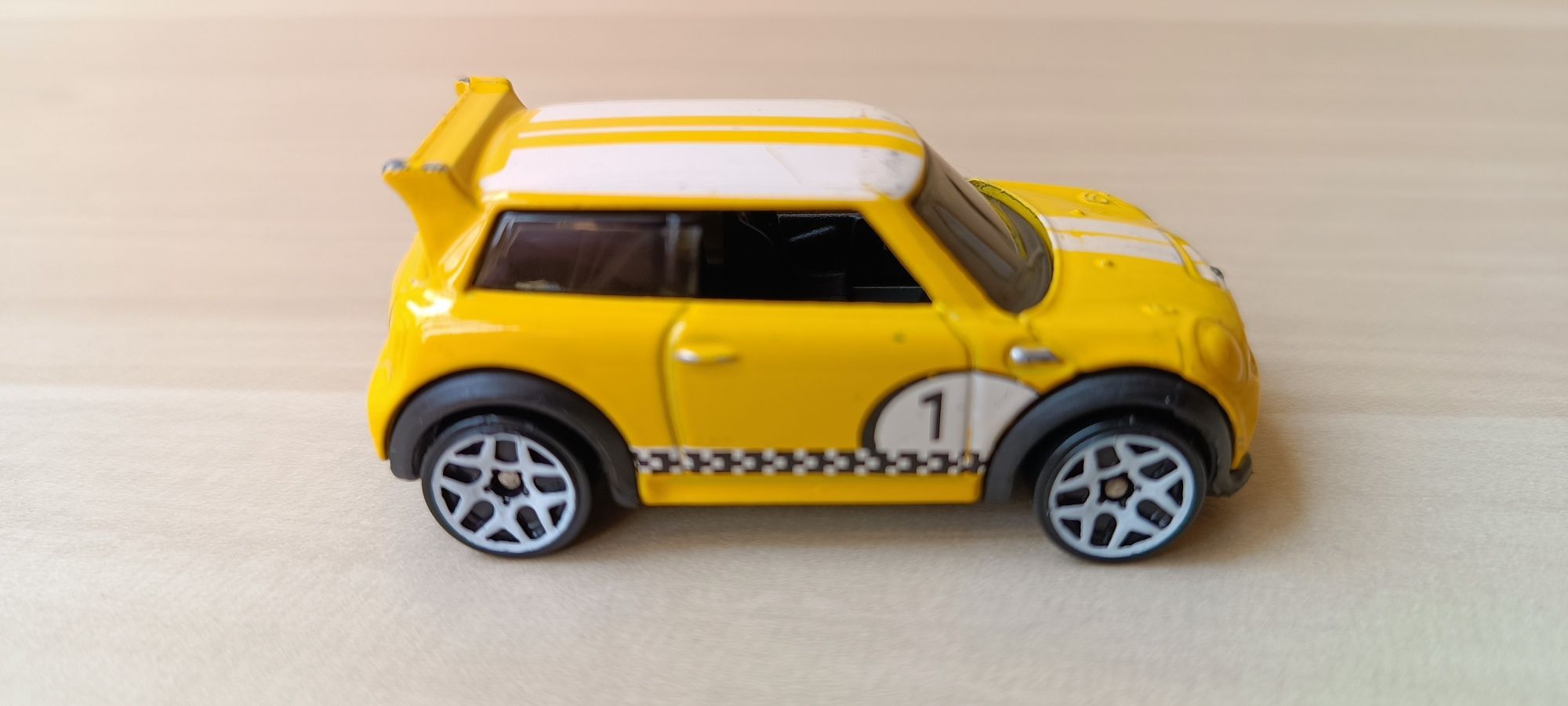 Samochód Hotwheels Mini Cooper S