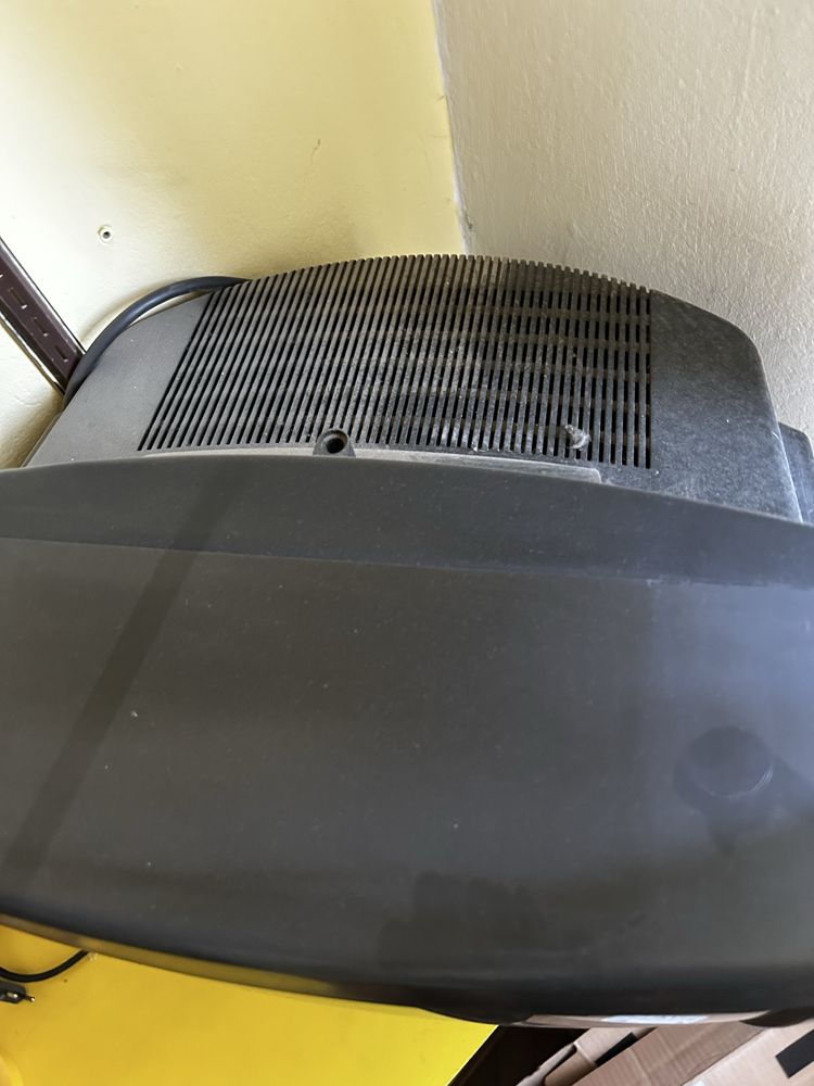 Stary Telewizor HCM kineskopowy