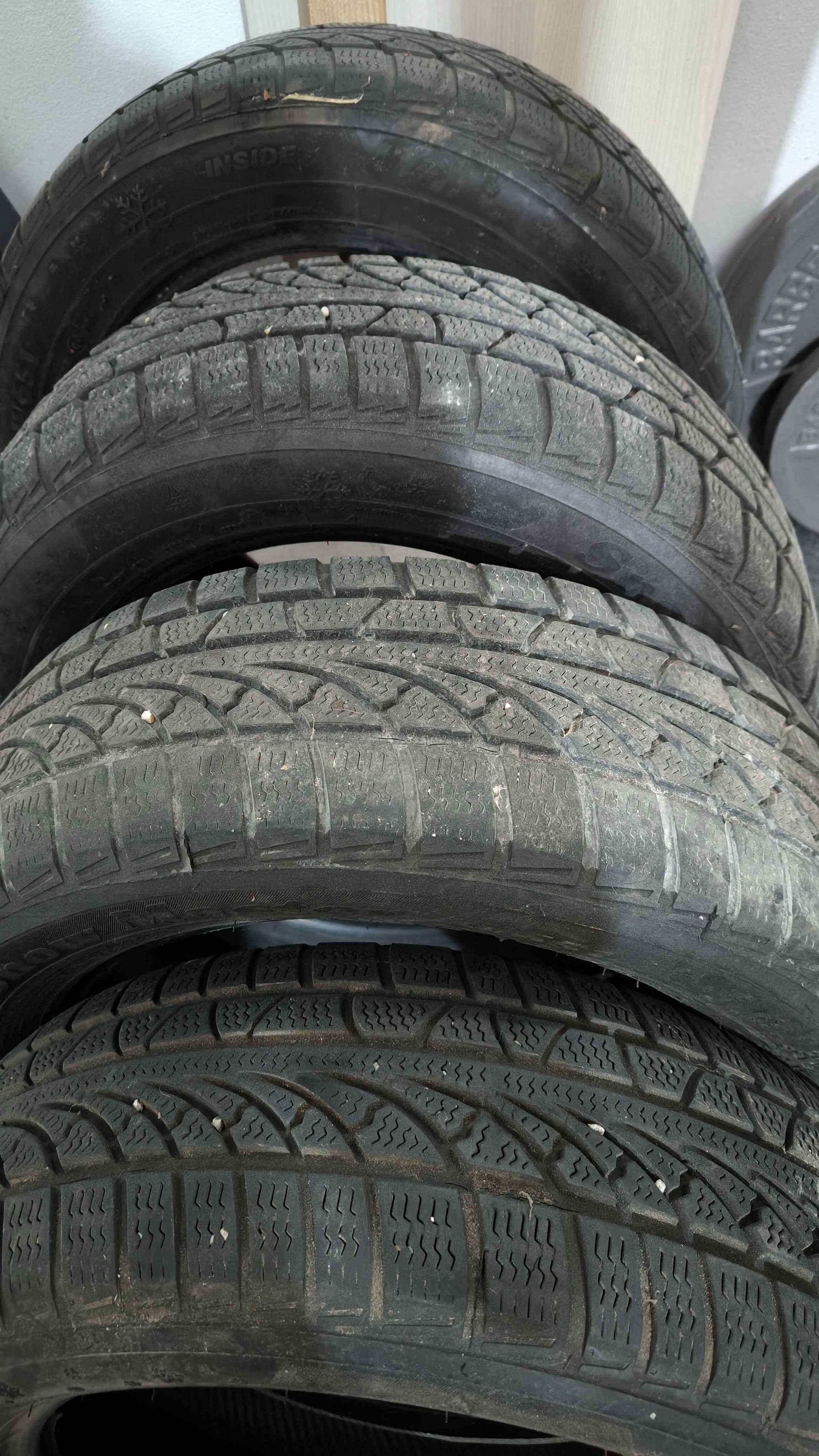Pneus 205/60 r16 4 por 50€