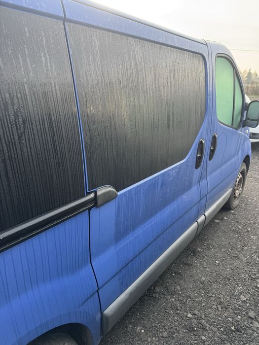 Drzwi przesuwne boczne prawe bok Renault Trafic II Vivaro OV489