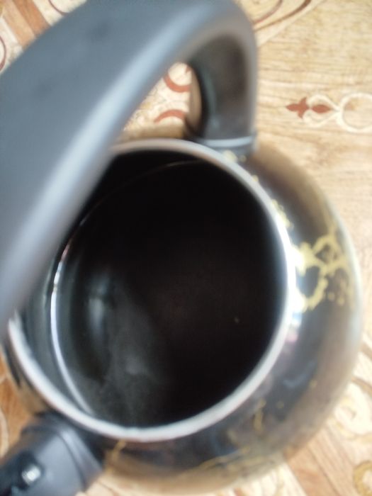 Czajnik z gwizdkiem czarny