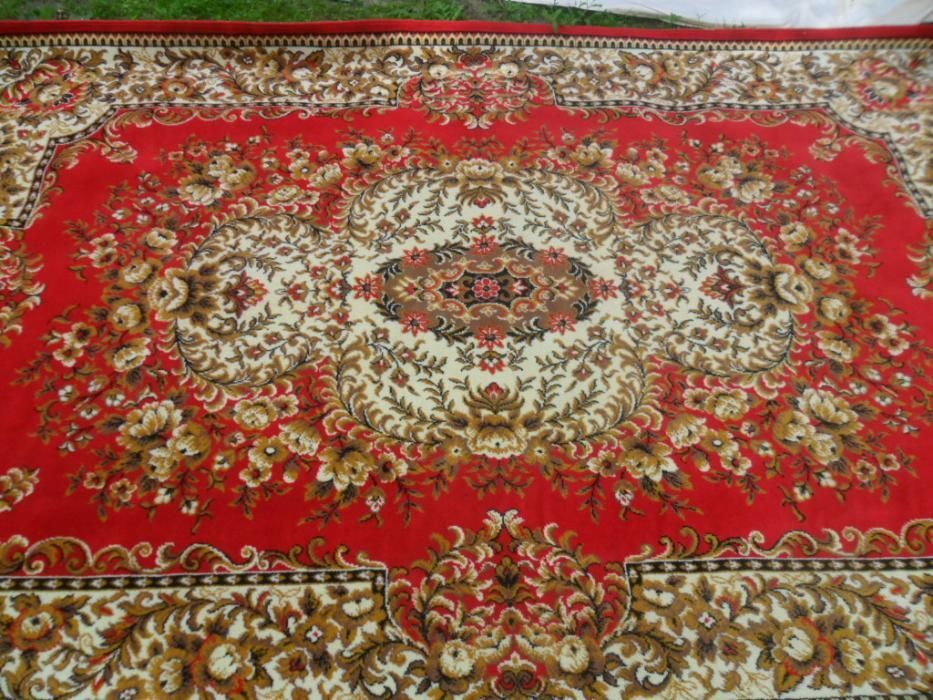 Продам недорого персидский ковёр красного цвета “CARPET”, новый.