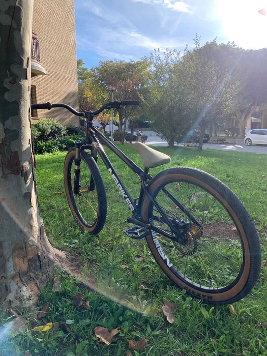 Bicicleta dirt jump NS Bikes