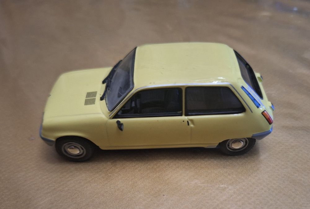 Miniatura escala 1:43 Renault 5