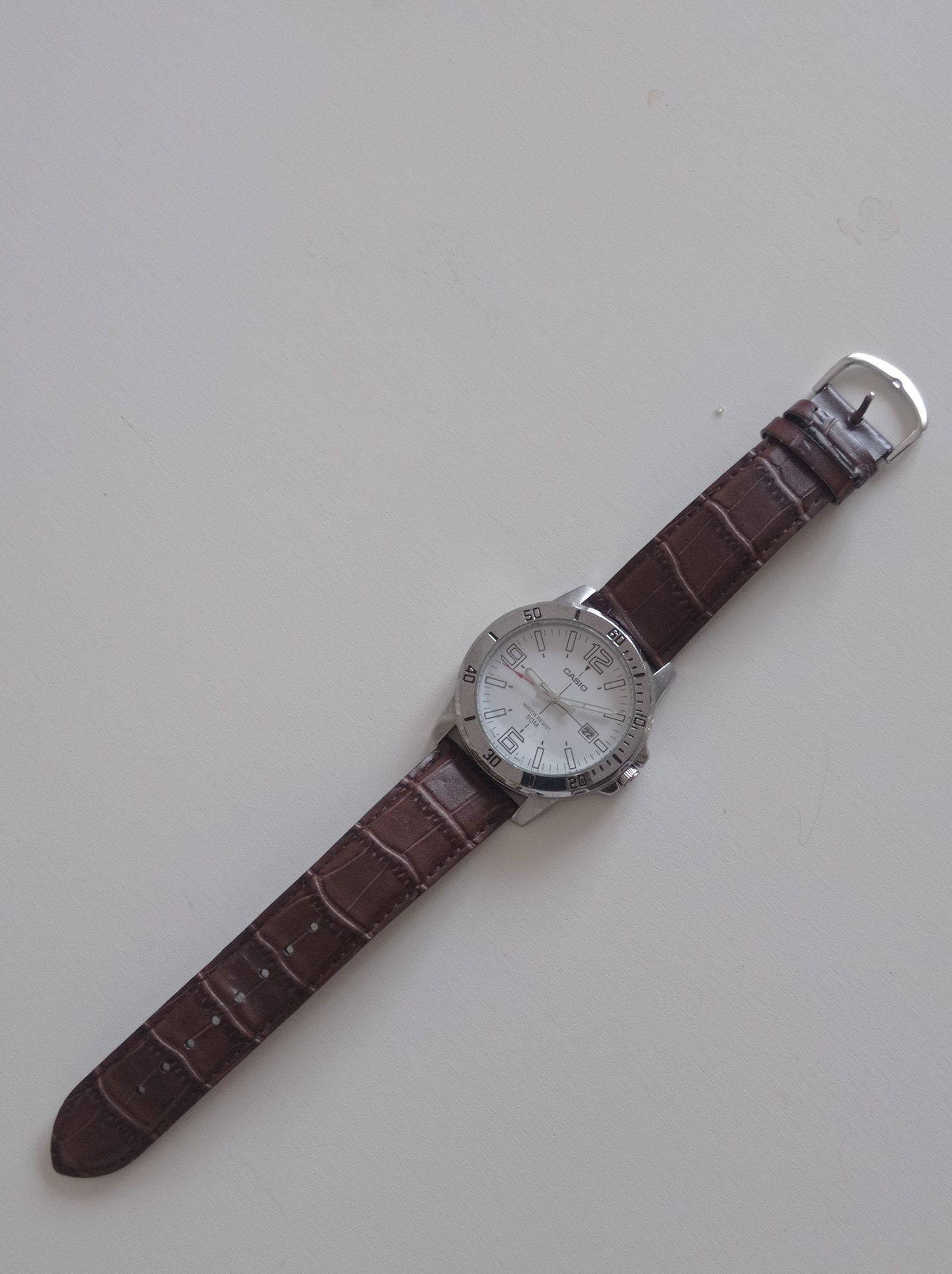 Relógio Casio MTP-VD01 couro