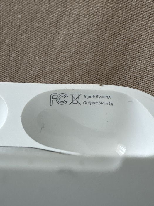 Кейс для наушников Apple AirPods Pro A2190