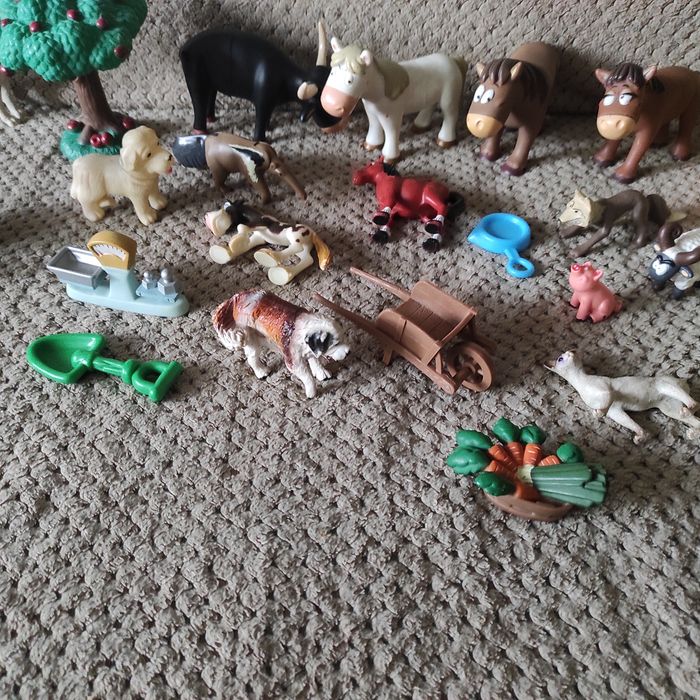 Wesoła farma i inne figurki zwierząt