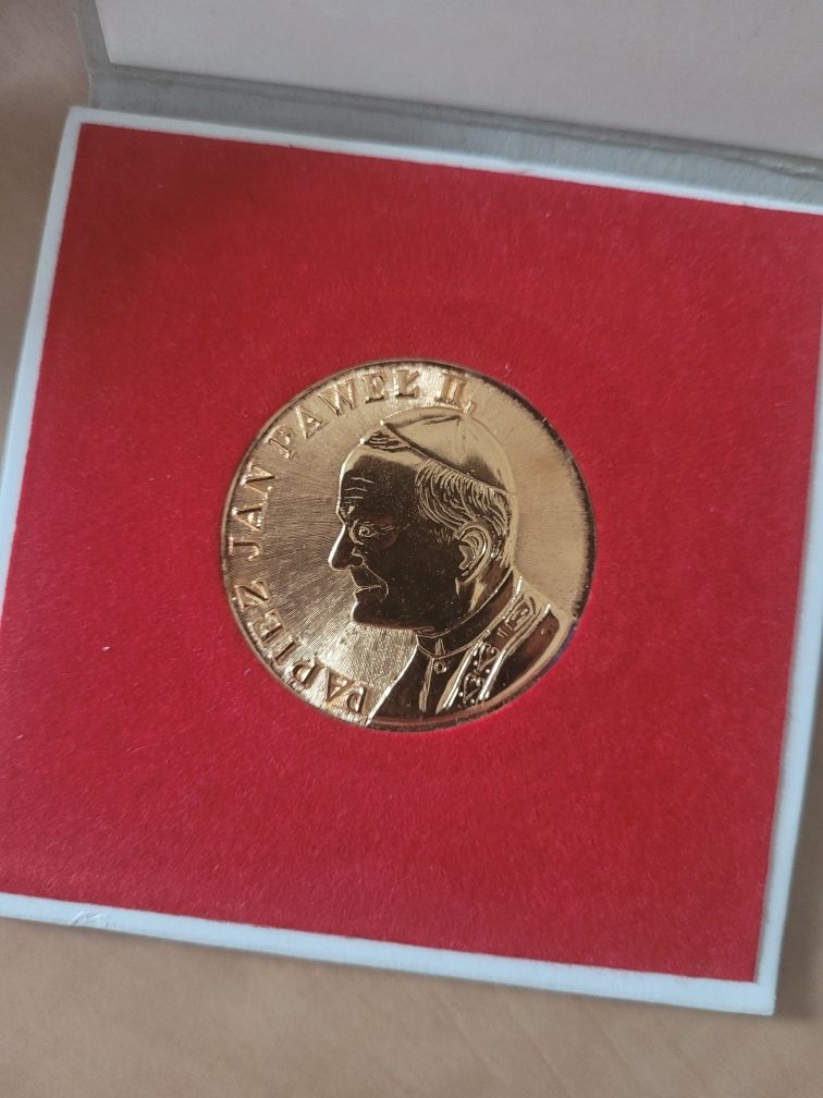 Złocony medal pamiątkowy papież Jan Paweł II