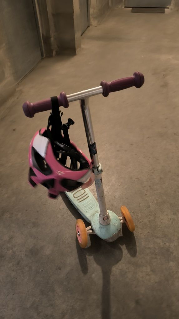 Vendo trotinete de criança com capacete