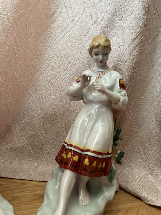 Статуетка «гадання на ромашці»