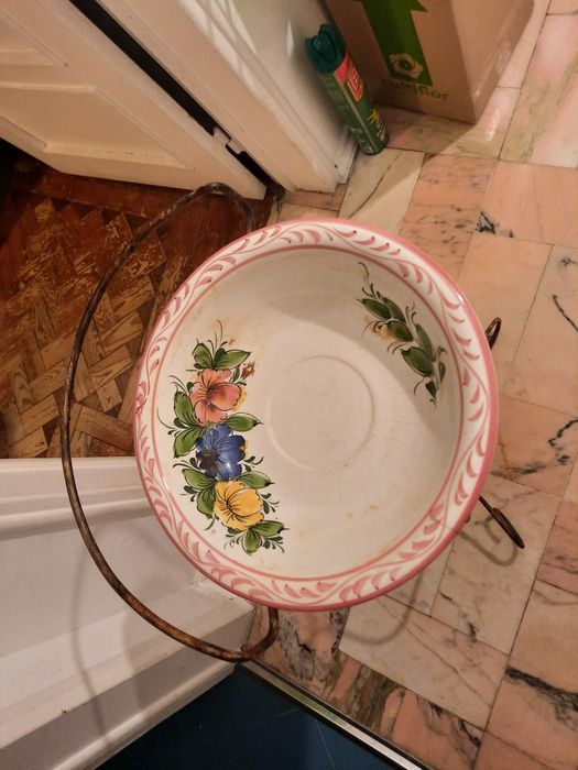 Lavatório antigo de porcelana