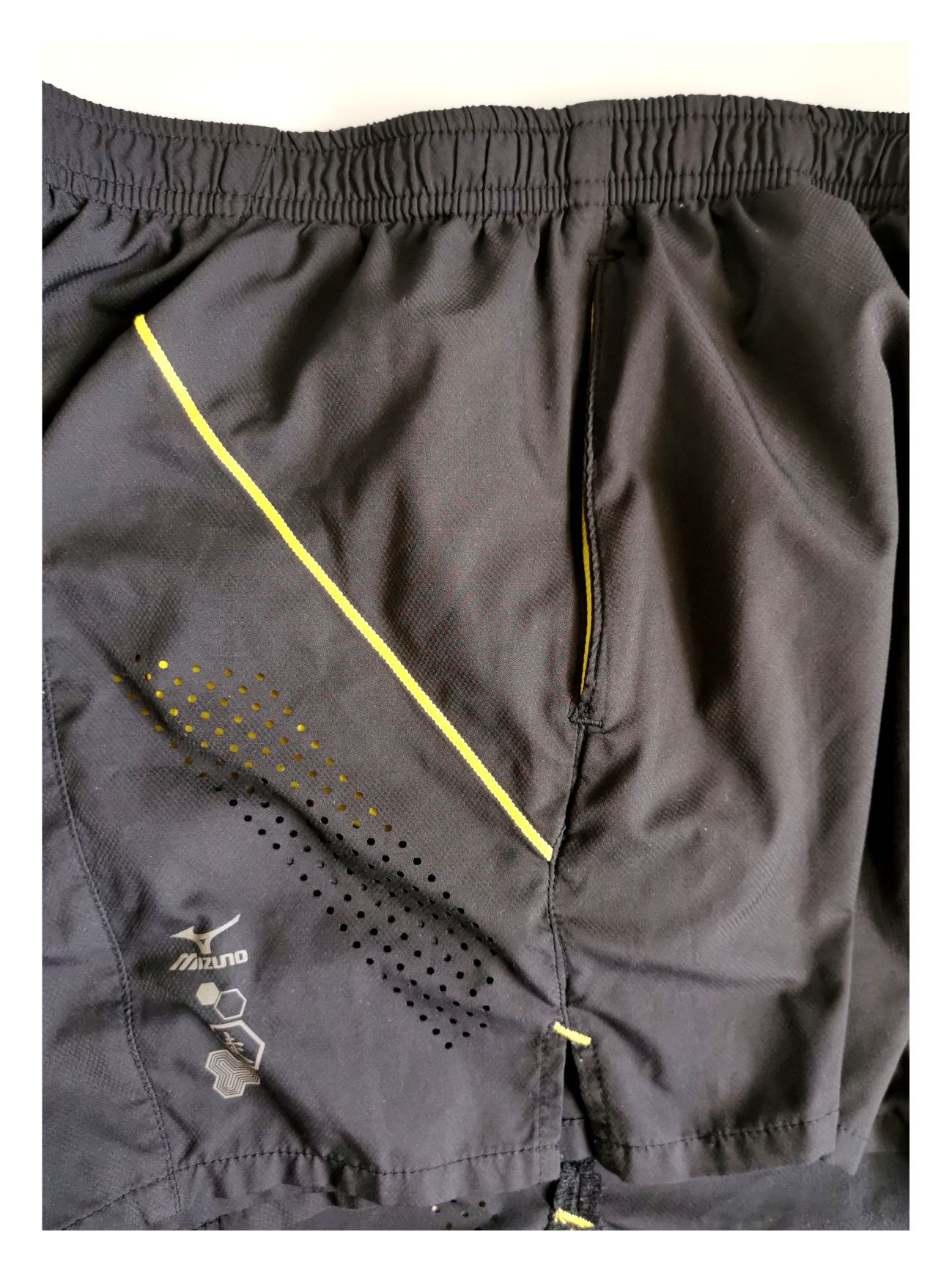Męskie spodenki Mizuno DryLite (M/38) #czarne #żółte #szorty #biegowe