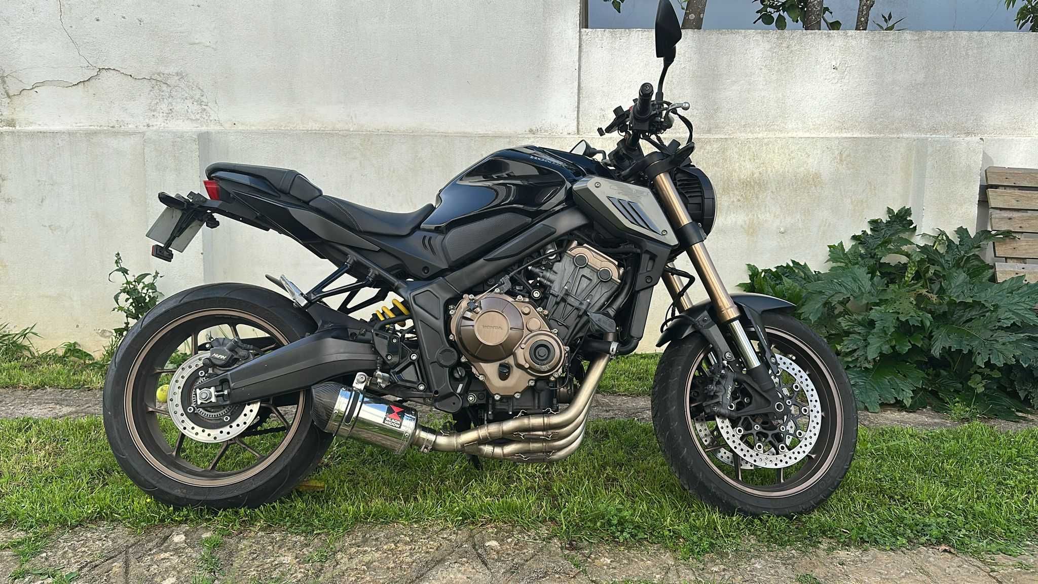 Vendo Honda CB 650R 19.000km 2020  com muitos extras