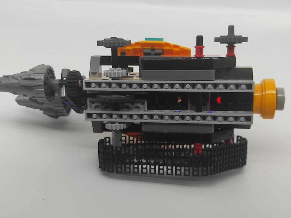 Oryginalne klocki LEGO Ultra Agents Wiertnica 70168  niekompletne #565