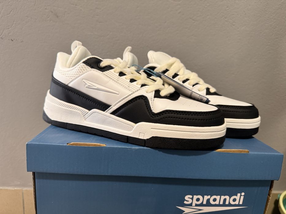 Czarno białe  sneakersy