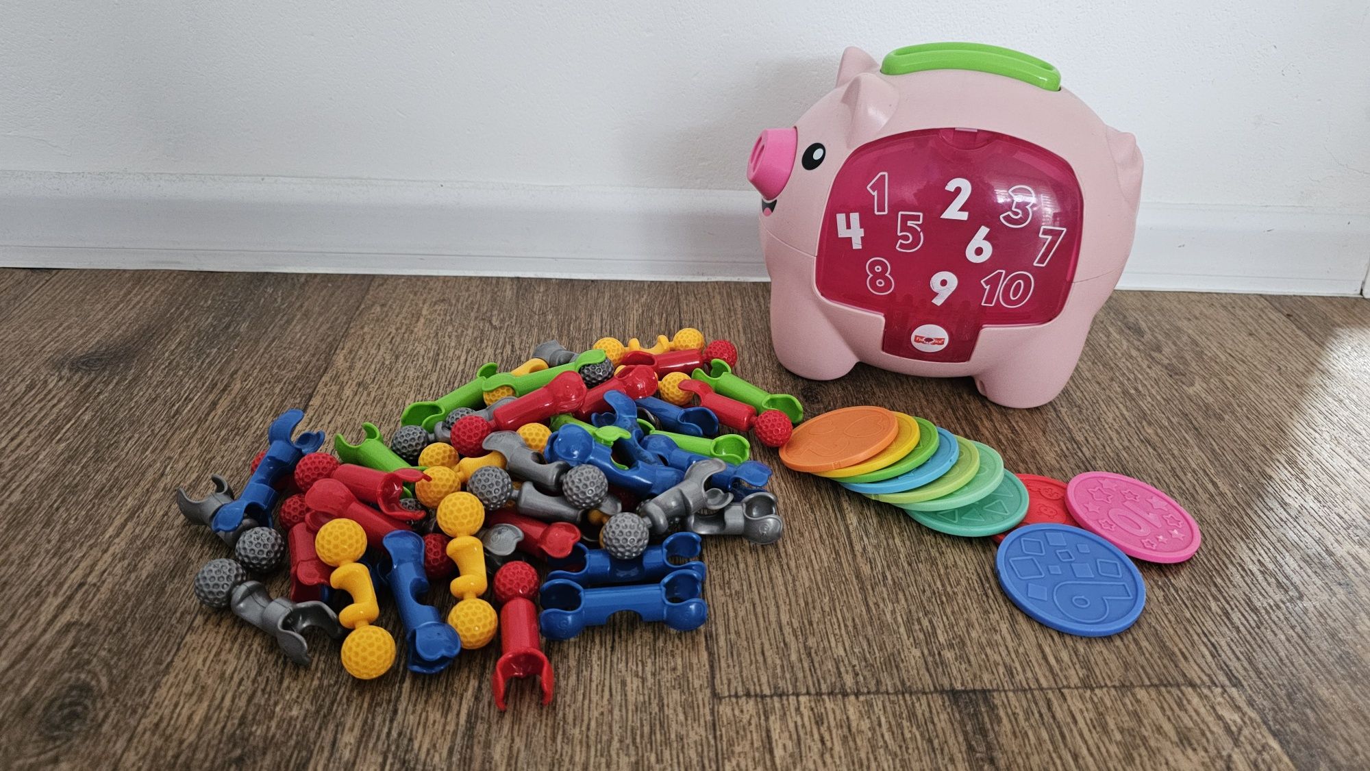 Zestaw zabawek, świnka skarbonka fisher price sorter dinozaury klocki
