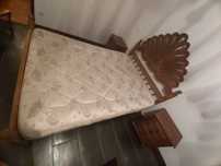 Cama em madeira antiga