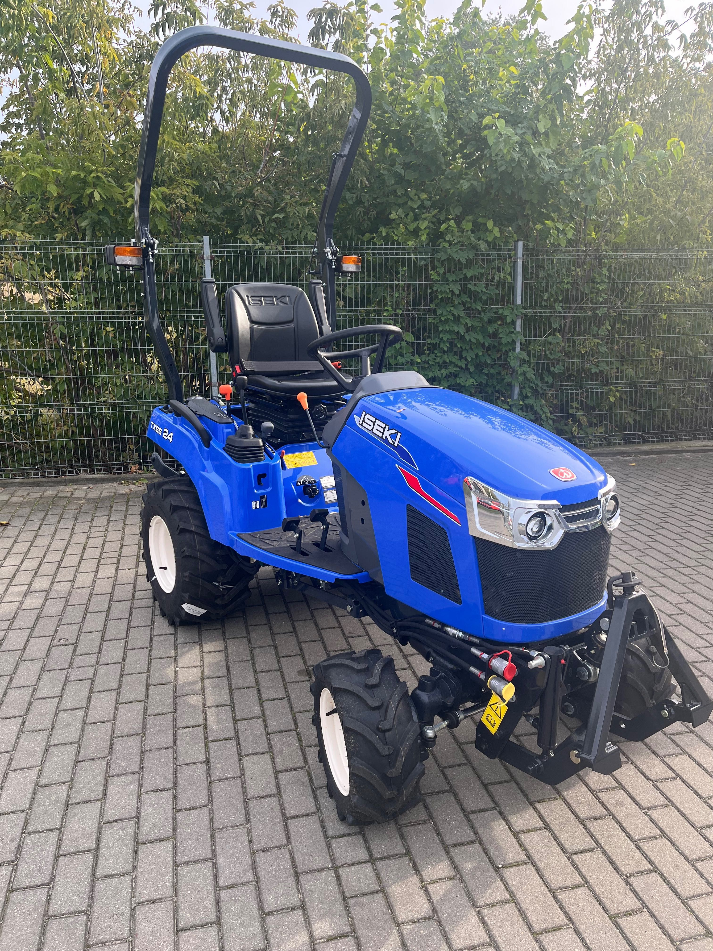 Wyprzedaż rocznika Iseki traktor ogrodowy TXGS 24 23KM 4*4 przedni tuz