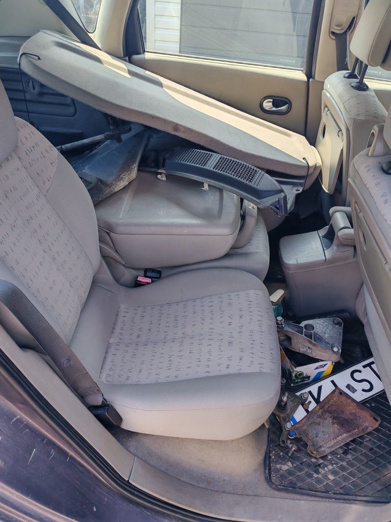Cały samochód na części Renault Scenic 2 II 1.9 dCi 2004r.